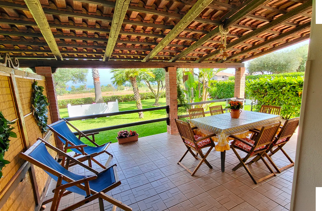 Veranda esterna dell'appartamento Ilaria di Villa Ilaria